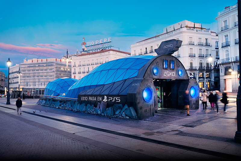 Una nave espacial de PlayStation “se estrella” en la Puerta del Sol