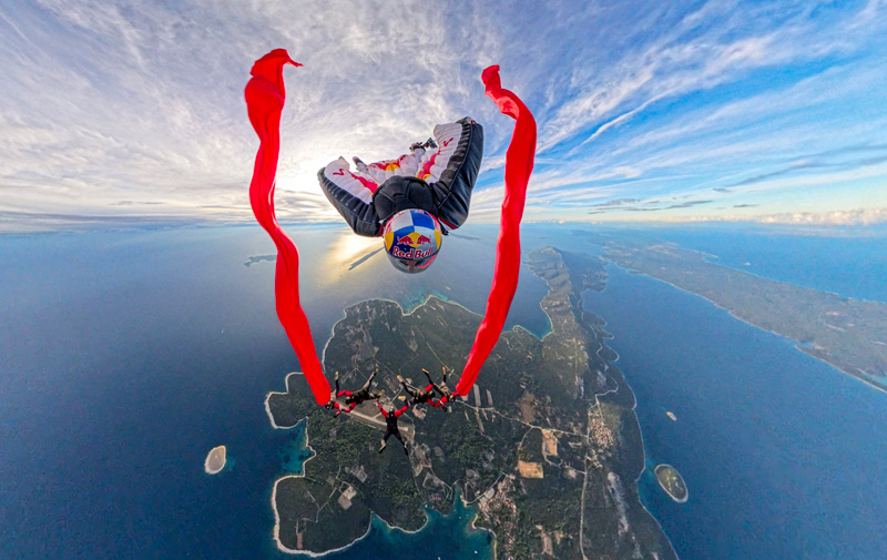 Red Bull convierte el cielo en un circuito de obstáculos