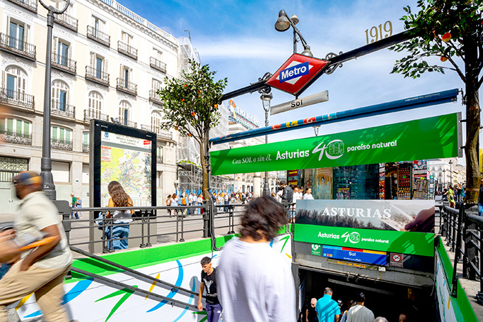 Aromas y sonidos de Asturias invaden el Metro de Madrid.