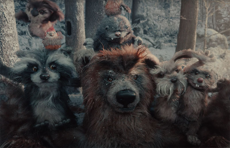 Marionetas artesanales en el anuncio navideño de Apple