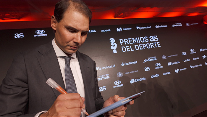 Homenaje a Rafa Nadal... escrito con tierra batida.