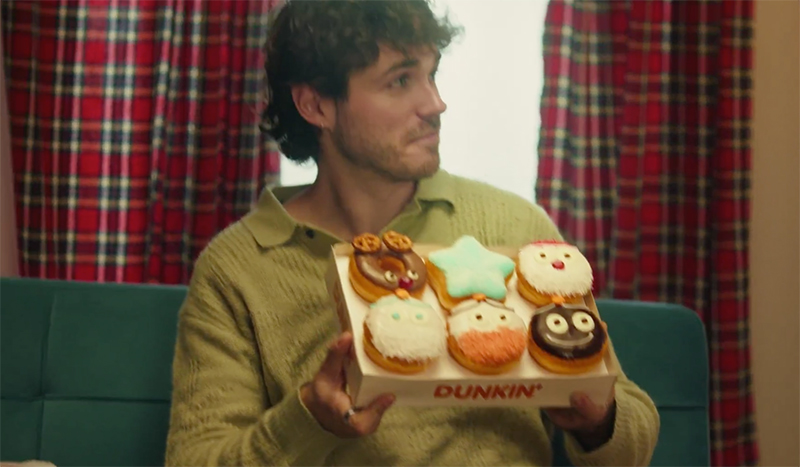 La campaña navideña de Dunkin´ apuesta por el humor