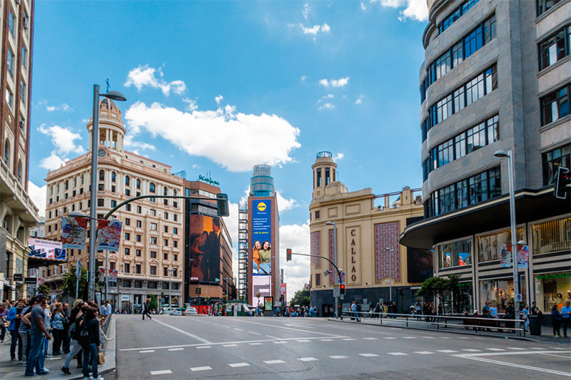 Lidl te invita a salir en una gigantesca pantalla de Callao