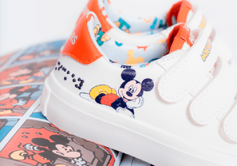 Zapatillas inclusivas de Timpers y Disney con beneficios sociales