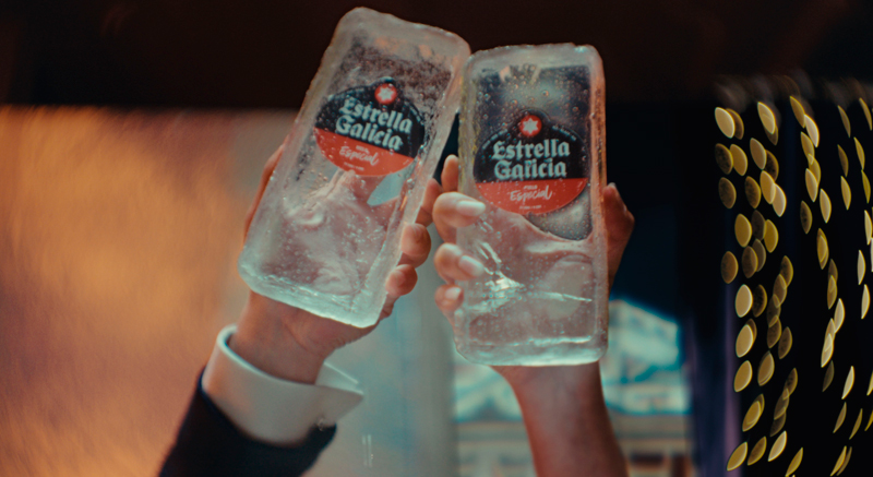 Estrella Galicia arranca el año brindando con hielo