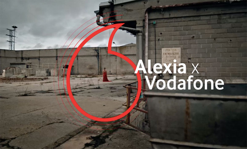 Vodafone y Alexia Putellas se "cargan" las reglas de la telefonía