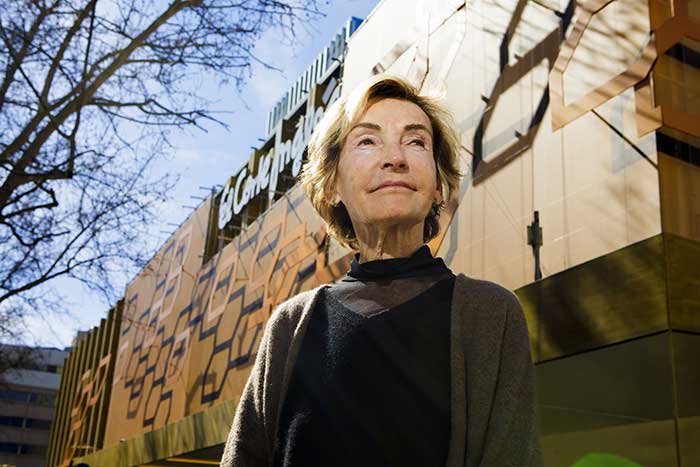Soledad Sevilla transforma El Corte Inglés en una obra de arte.