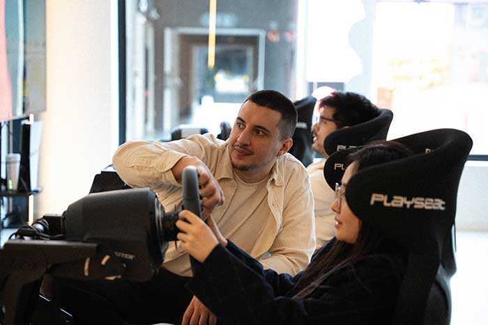 Xiaomi estrena un simulador hiperrealista de su SU7 Ultra.