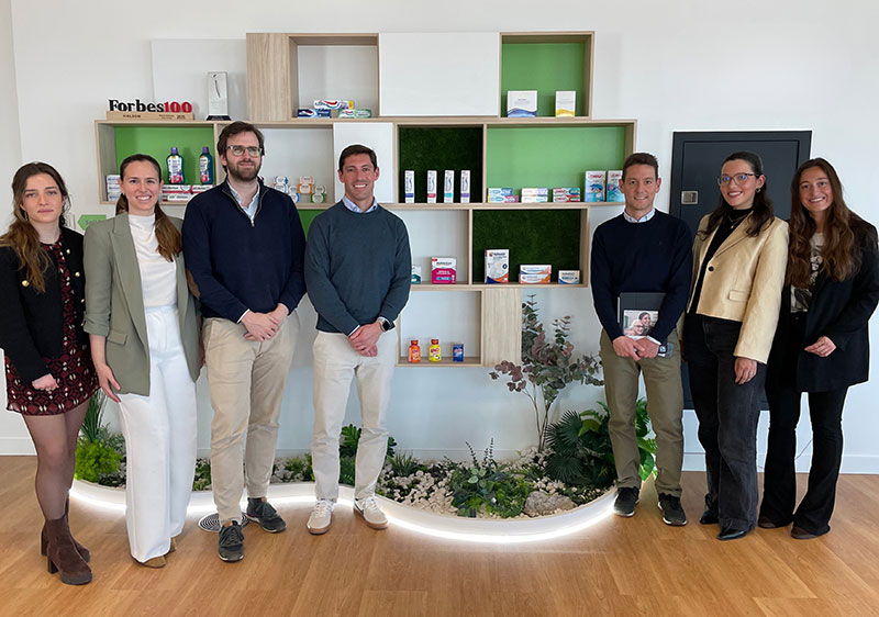 Corega y Adopta un Abuelo impulsan encuentros intergeneracionales