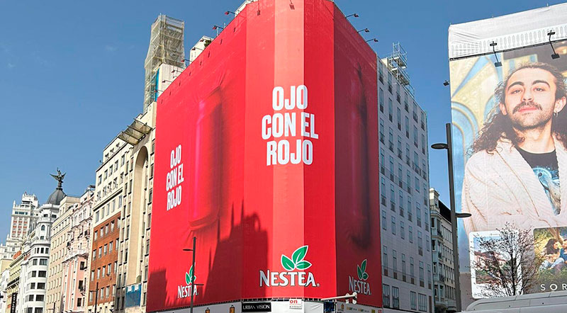 Nestea crea expectación pasándose al rojo