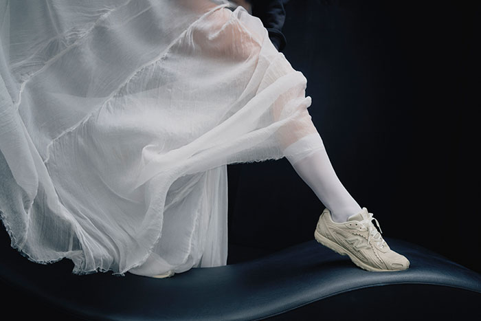 Rosalía presenta las nuevas 204L de New Balance.