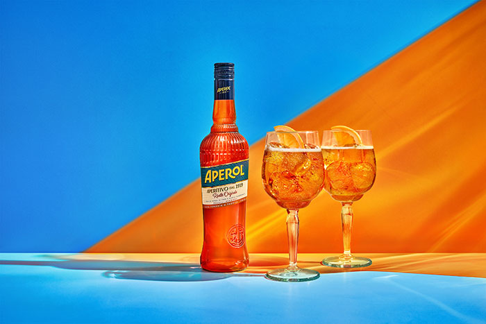 Aperol presenta el rediseño de su icónica botella.