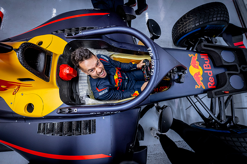 TheGrefg pilota un Fórmula 2 con Red Bull