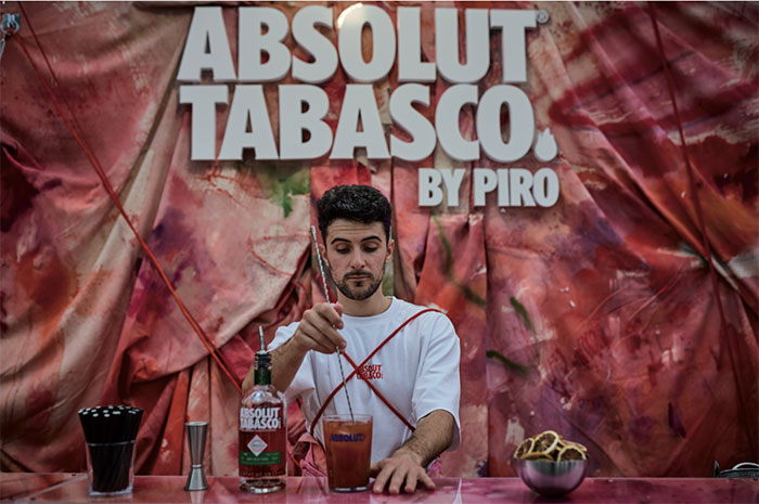 Para el lanzamiento de Absolut TABASCO en CAN Art Fair 2026, presentaron una propuesta sensorial de la mano del artista Piro.