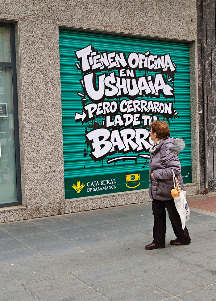 Caja Rural de Salamanca toma las oficinas cerradas de la competencia.