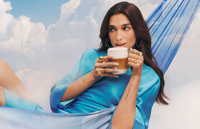 Dua Lipa protagoniza la nueva campaña de Nespresso