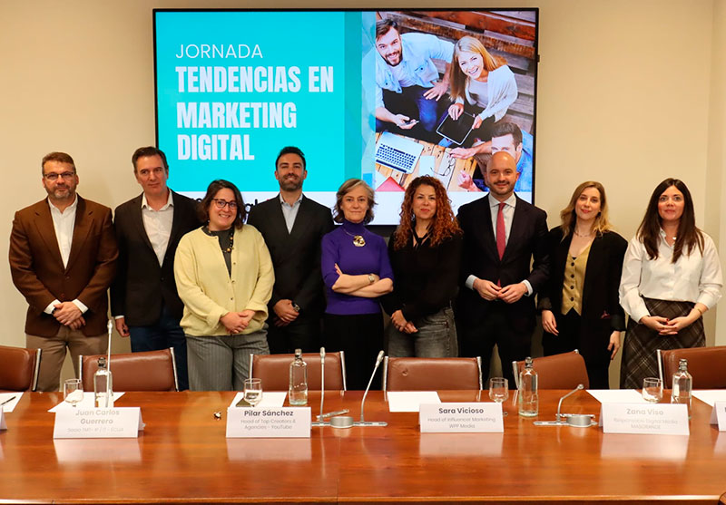 IAB Spain y CEOE Campus lanzan el programa "Marketing r_evolution"