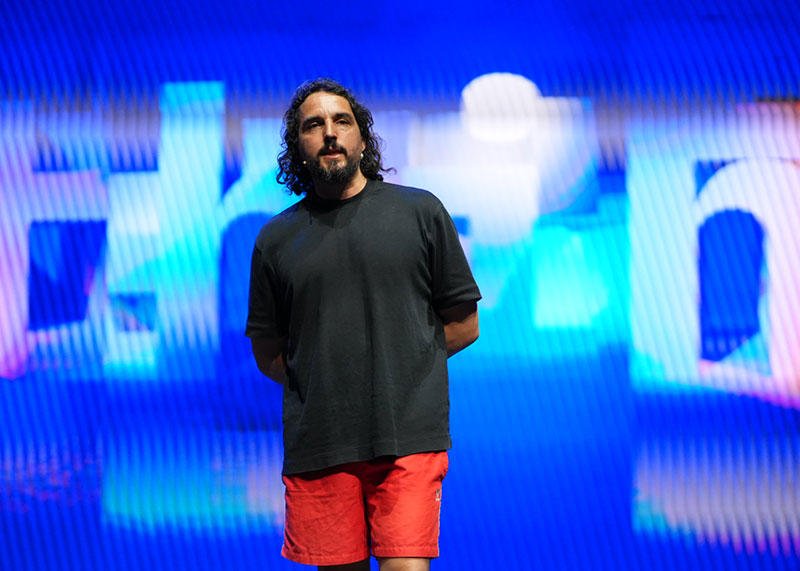 Miguel Espada: “Cuando creo intento obviar el virtuosismo tecnológico”