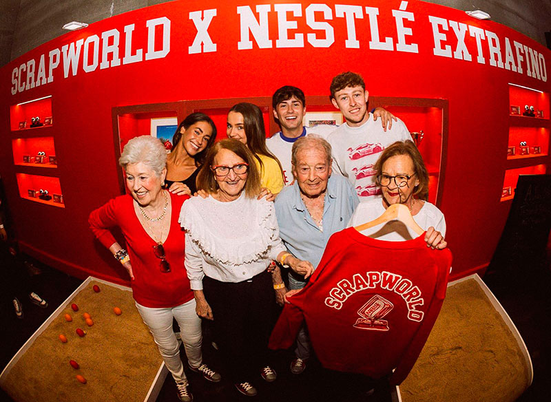 Nestlé Extrafino reúne a abuelos y nietos  en Scrapworld
