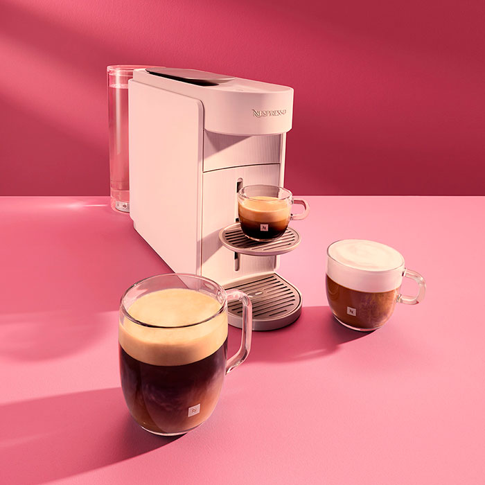 Dua Lipa protagoniza la nueva campaña de Nespresso.