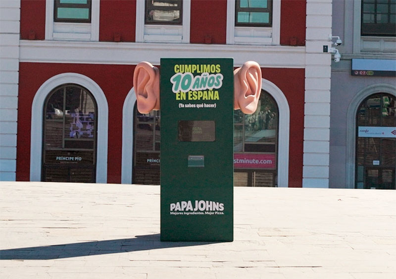 Papa Johns celebra su cumpleaños con un gran tirón de orejas