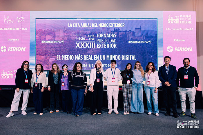 Piedad Siegfried y equipo de La Fede en las Jornadas de Publicidad Exterior 2026.