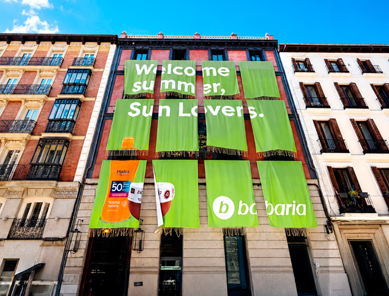 Toallas gigantes de Babaria dan la bienvenida al verano