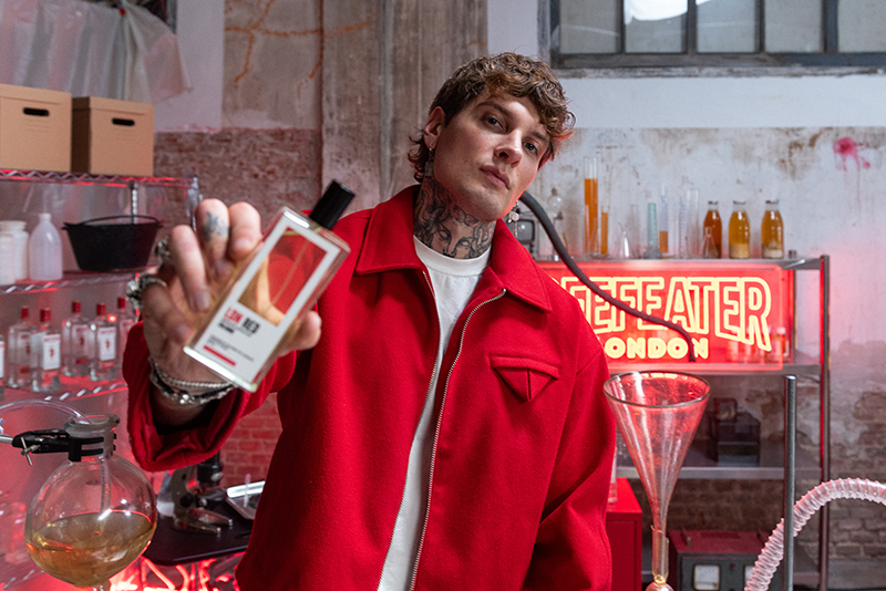 Beefeater hace un guiño a sus "haters" lanzando una colonia