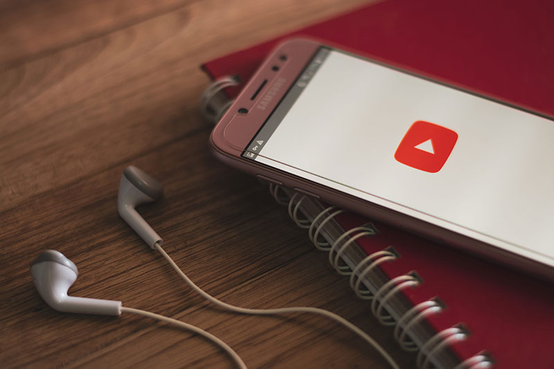 YouTube lanza una consulta a los creadores de contenido