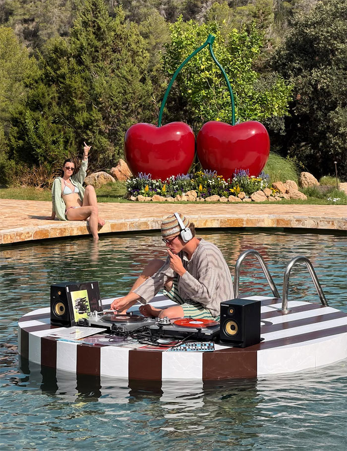 Artistas y creativos se dan cita en la Nude Mansion,
