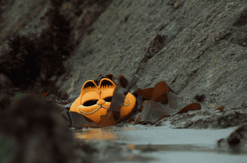 El misterio de los teléfonos Garfield en la costa de Bretaña
