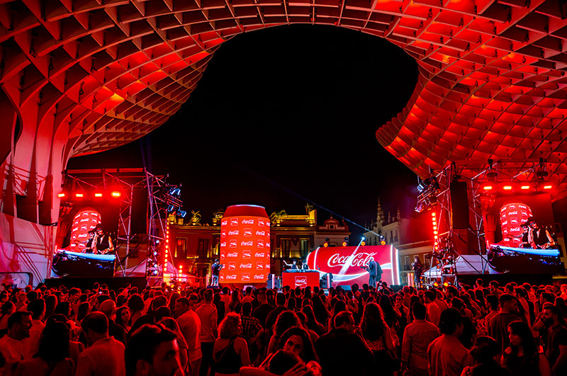 Coca-Cola da la bienvenida a su nueva era en Sevilla