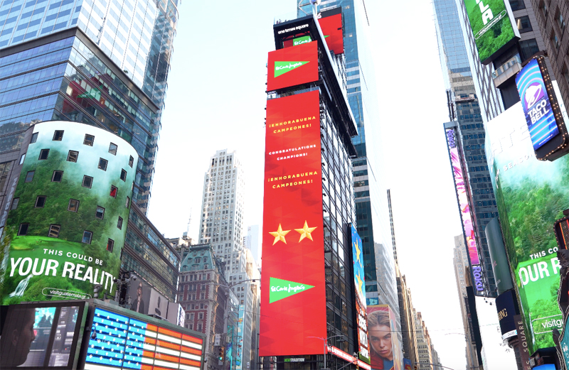 El Corte Inglés felicita a La Roja desde Times Square