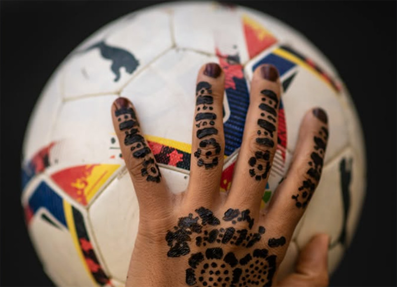Fútbol y fotografía para empoderar a jóvenes migrantes