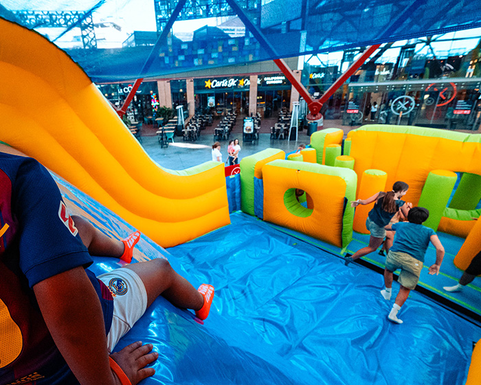 Gymkana hinchable inspirada en el "Grand Prix" de RTVE.