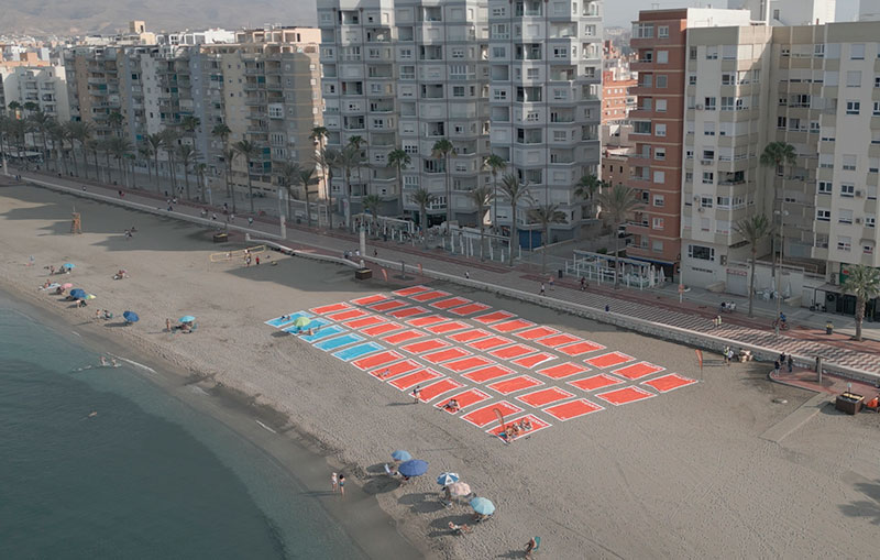 Telpark transforma la playa en un aparcamiento de toallas