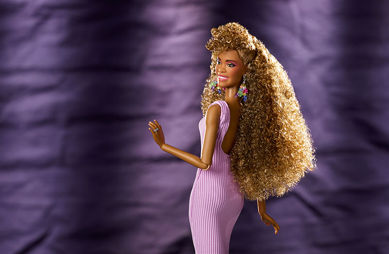 Barbie rinde homenaje a Whitney Houston