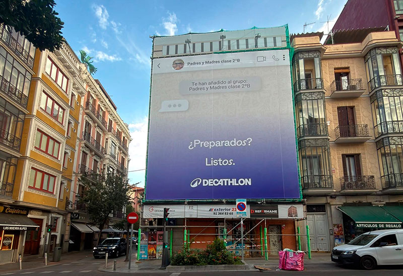 Decathlon lleva el chat de padres a la calle