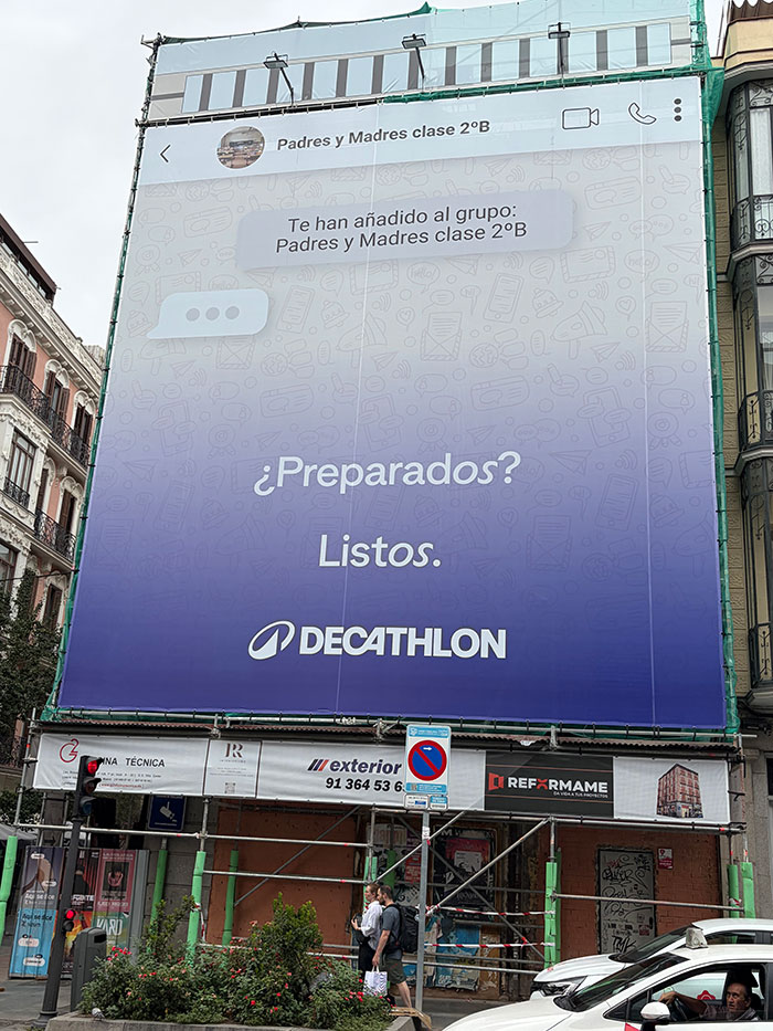 Decathlon convierte el chat de padres en la señal definitiva de la vuelta al cole.