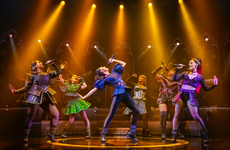 Dentsu lidera el lanzamiento de SIX el Musical en español