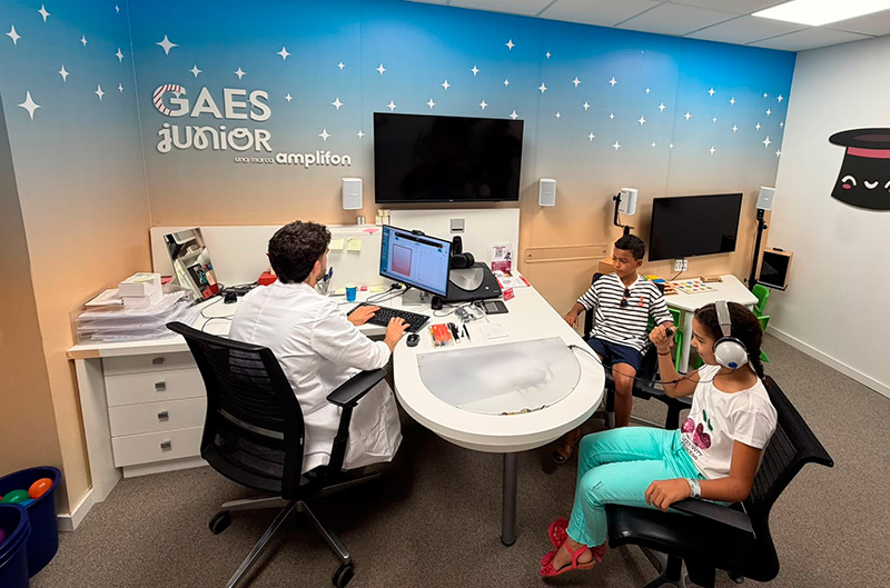 Fundación GAES revisa la salud auditiva de niños saharahuis
