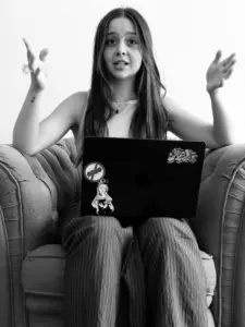 Lucía MONO