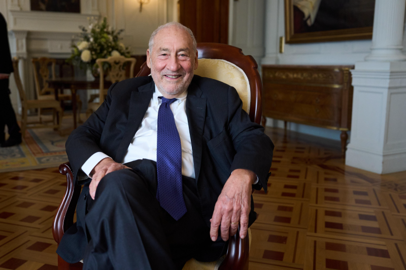 Joseph Stiglitz (premio Nobel): “Las marcas no deberían anunciarse en medios irresponsables”