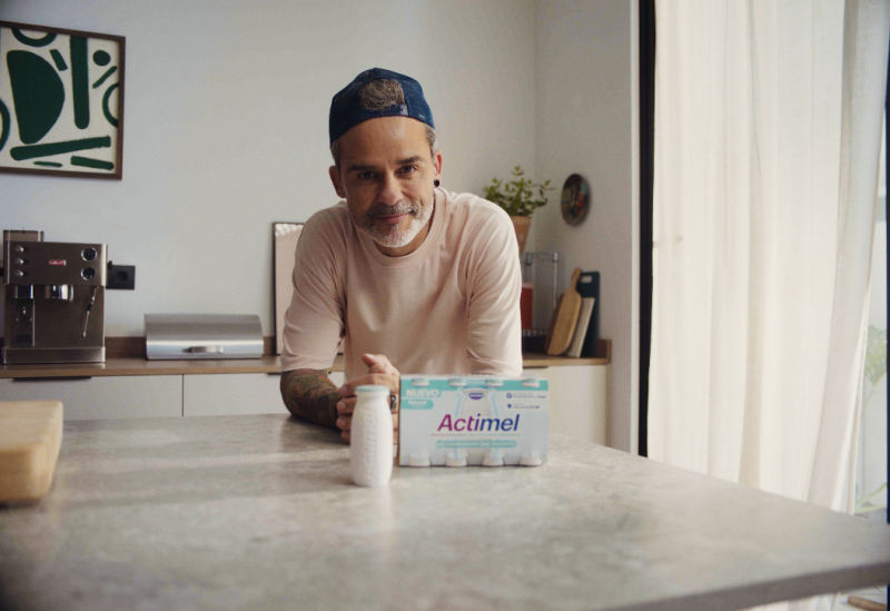 Actimel y Juan Llorca lanzan iniciativa para acompañar a las familias en la vuelta al cole